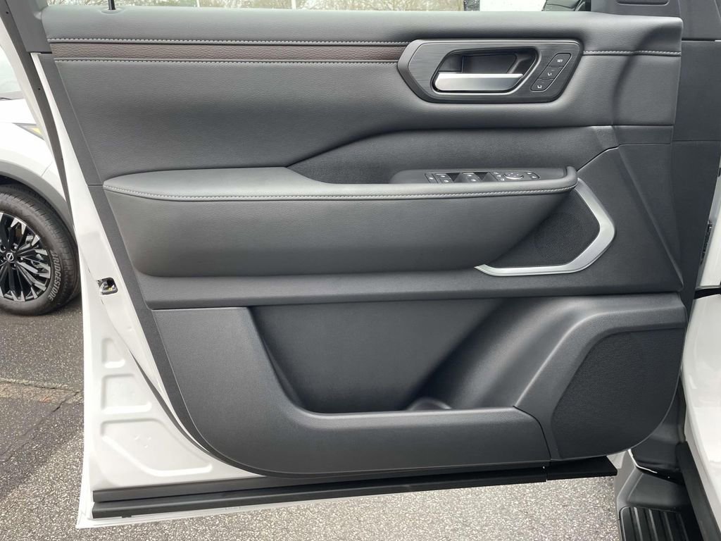 New 2026 Nissan Armada Platinum image 12