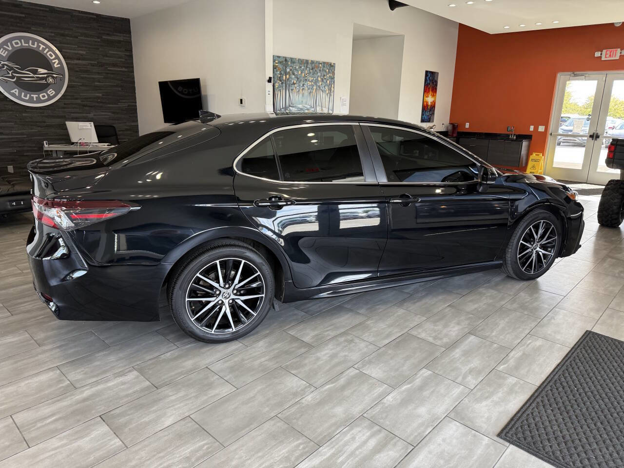 Used 2022 Toyota Camry SE w/ Convenience Package image 8