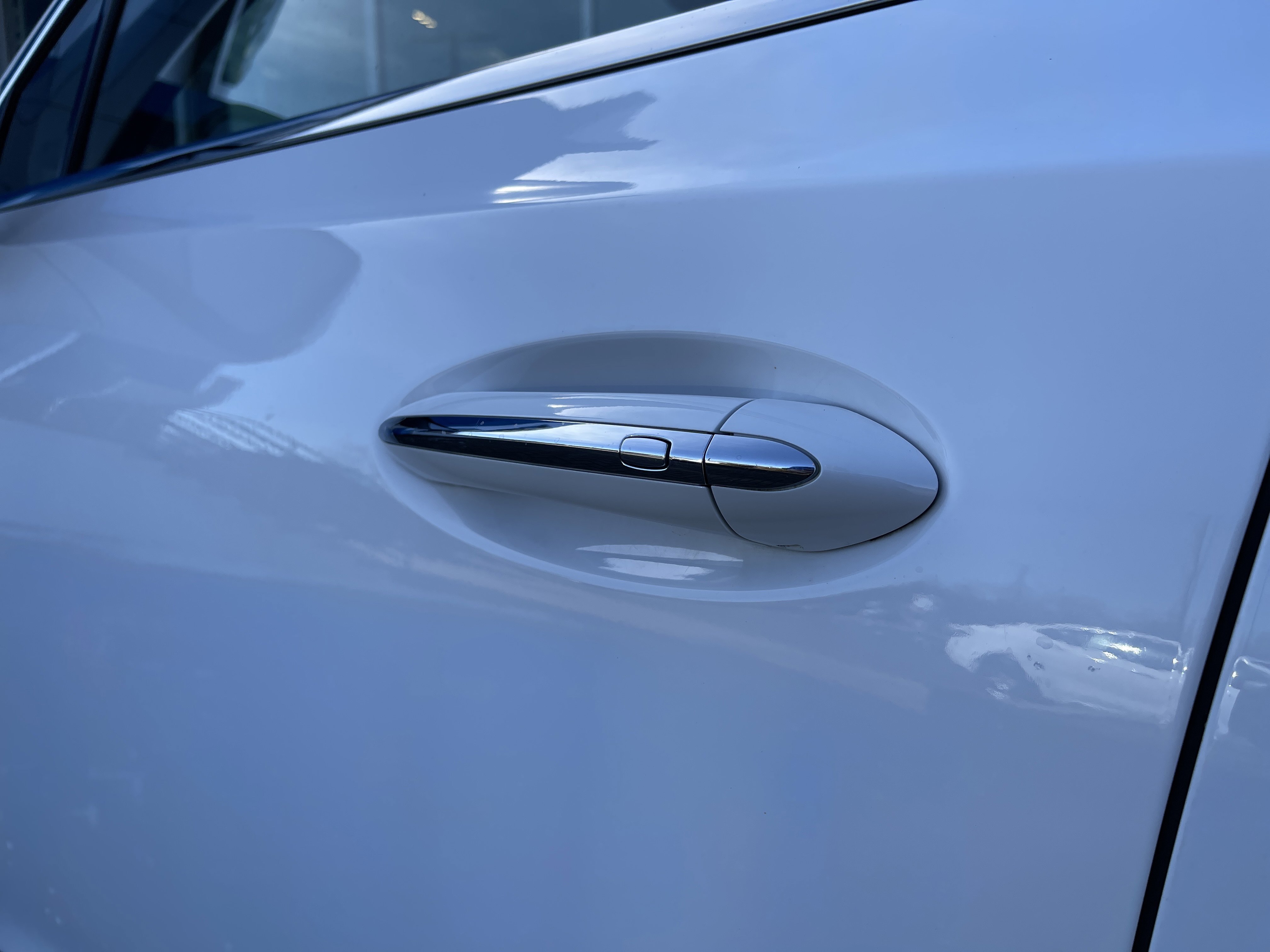 Used 2023 Buick Enclave Essence image 12