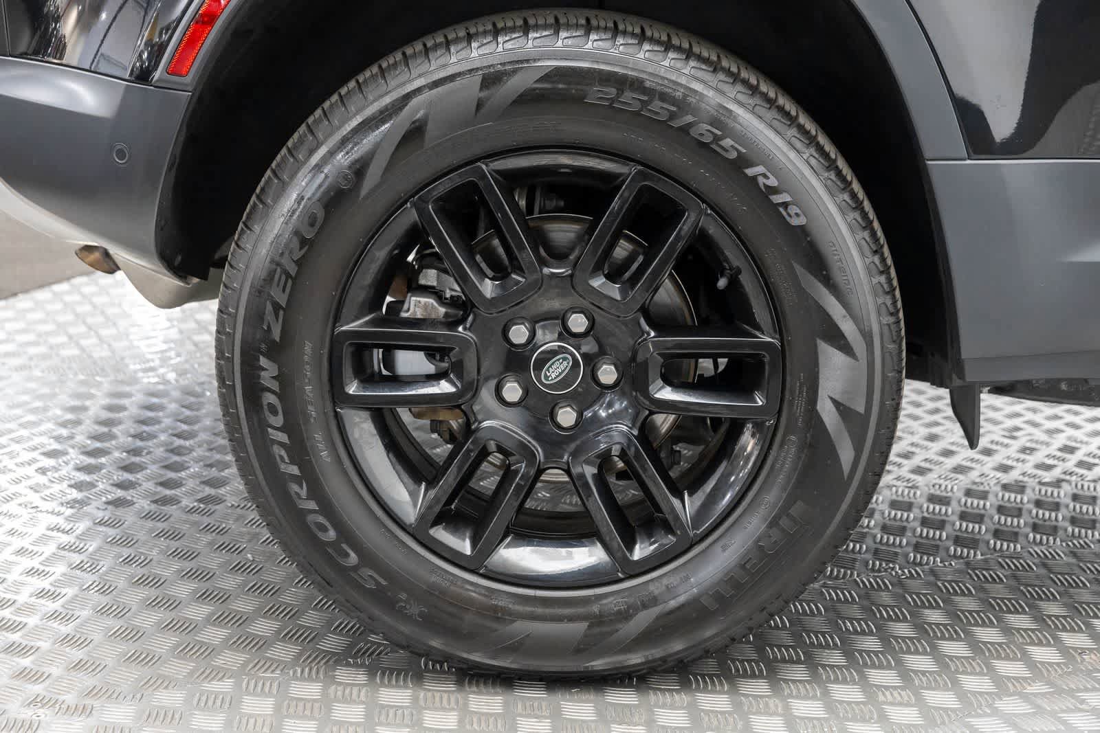 Used 2025 Land Rover Defender 110 S image 45