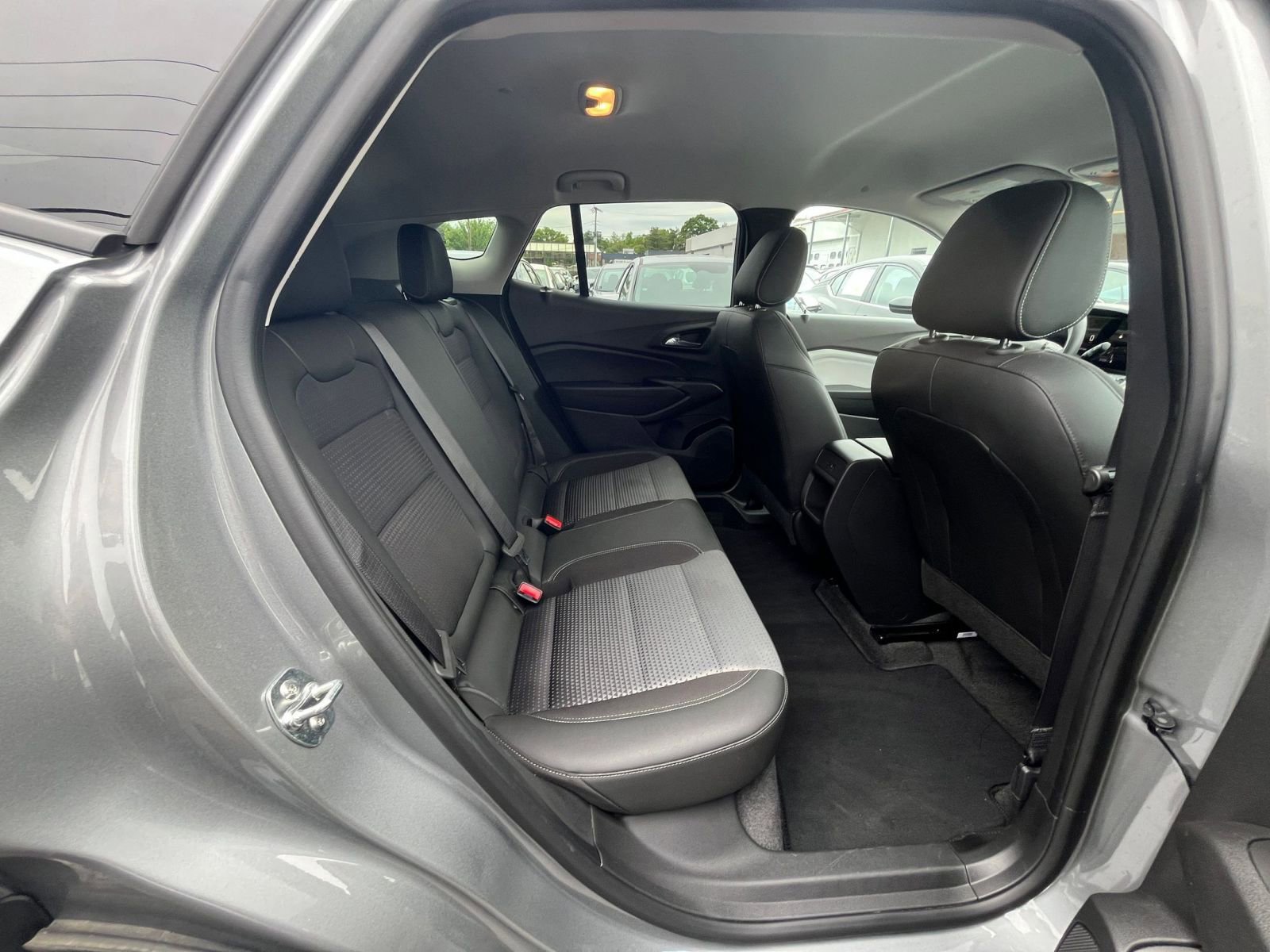Used 2025 Chevrolet Trax LT FWD image 24
