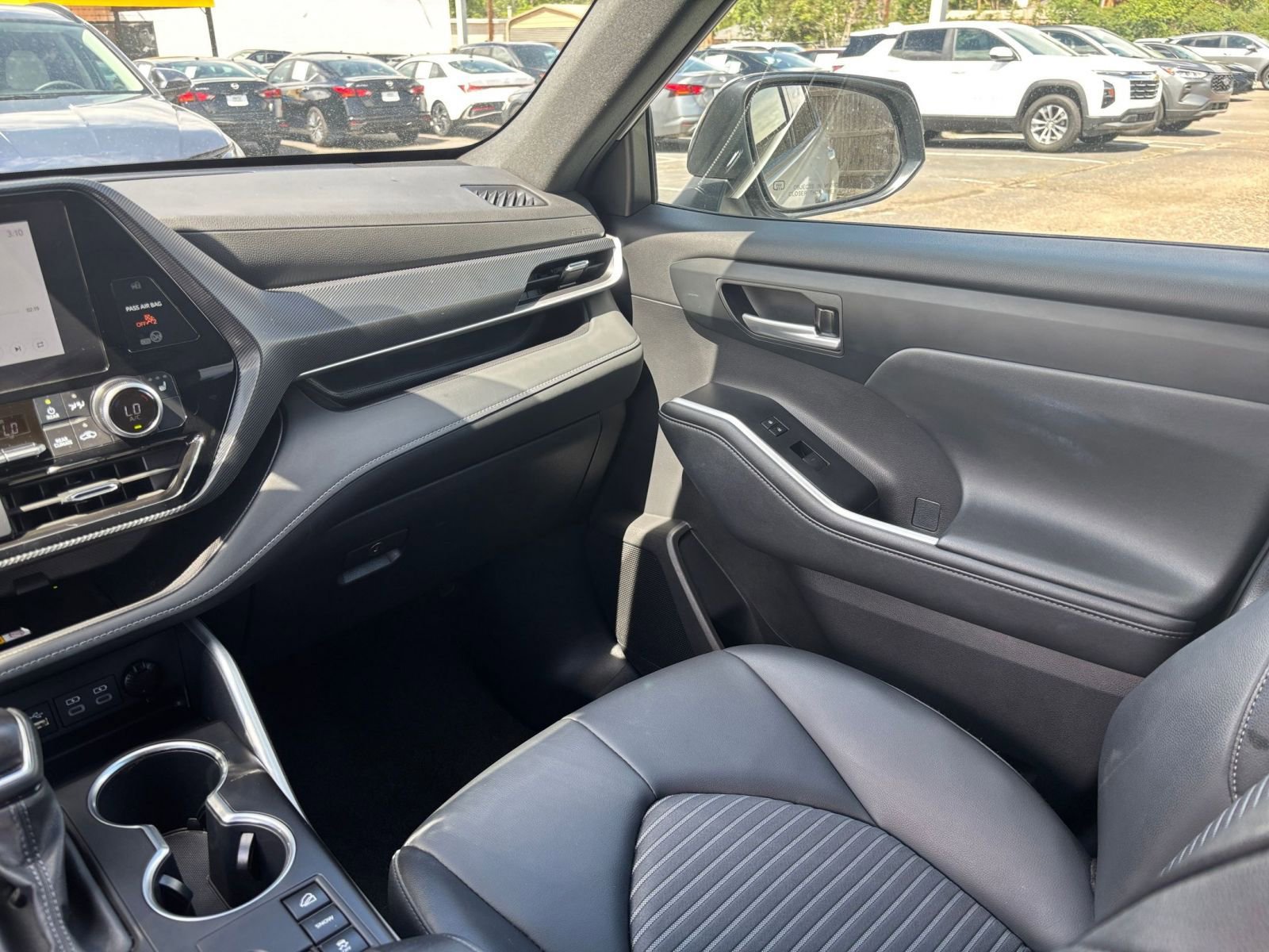Used 2025 Toyota Highlander XSE AWD/4WD image 35