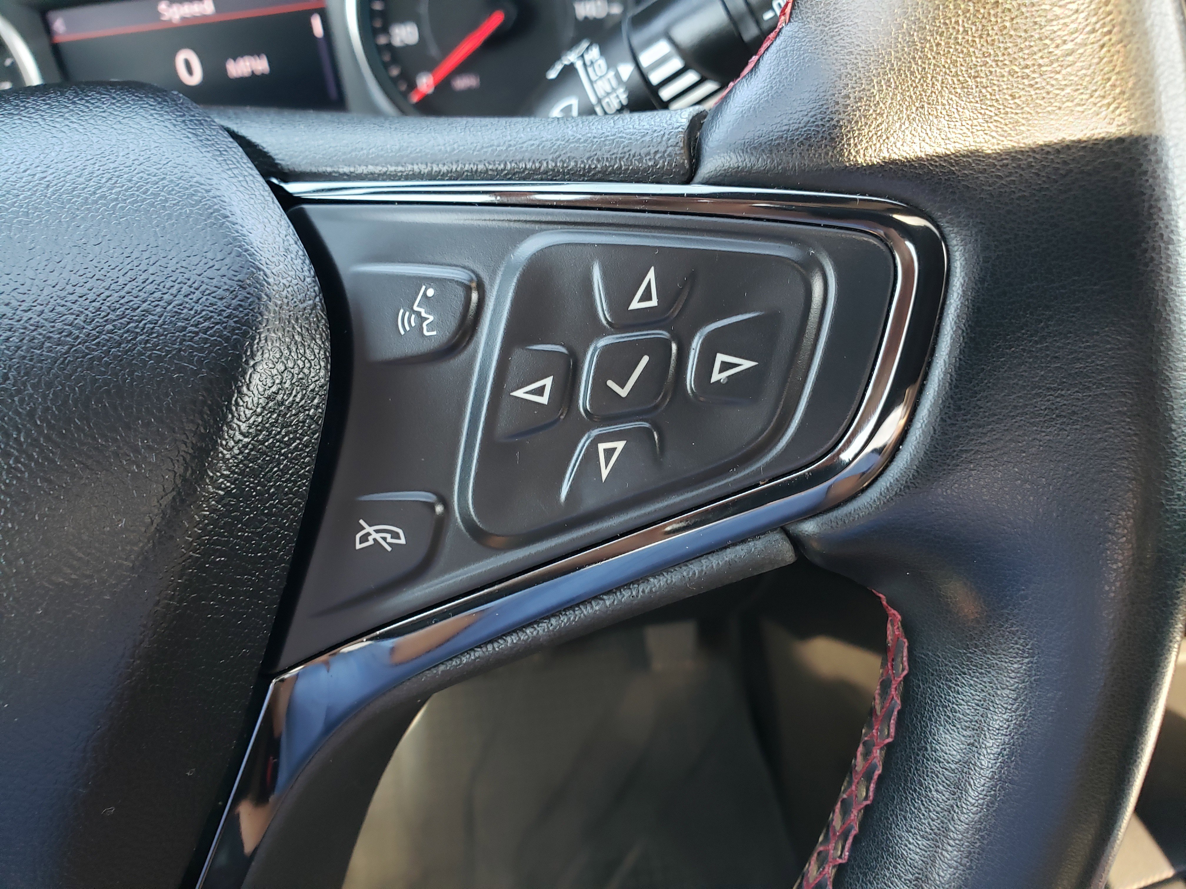 Used 2023 Chevrolet Equinox RS w/ RS Leather Package FWD image 17