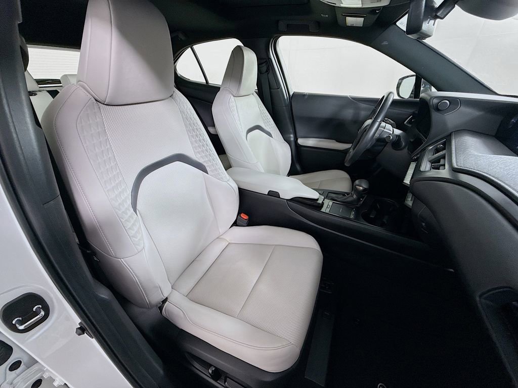 Certified 2022 Lexus UX 200 w/ Premium Package image 28