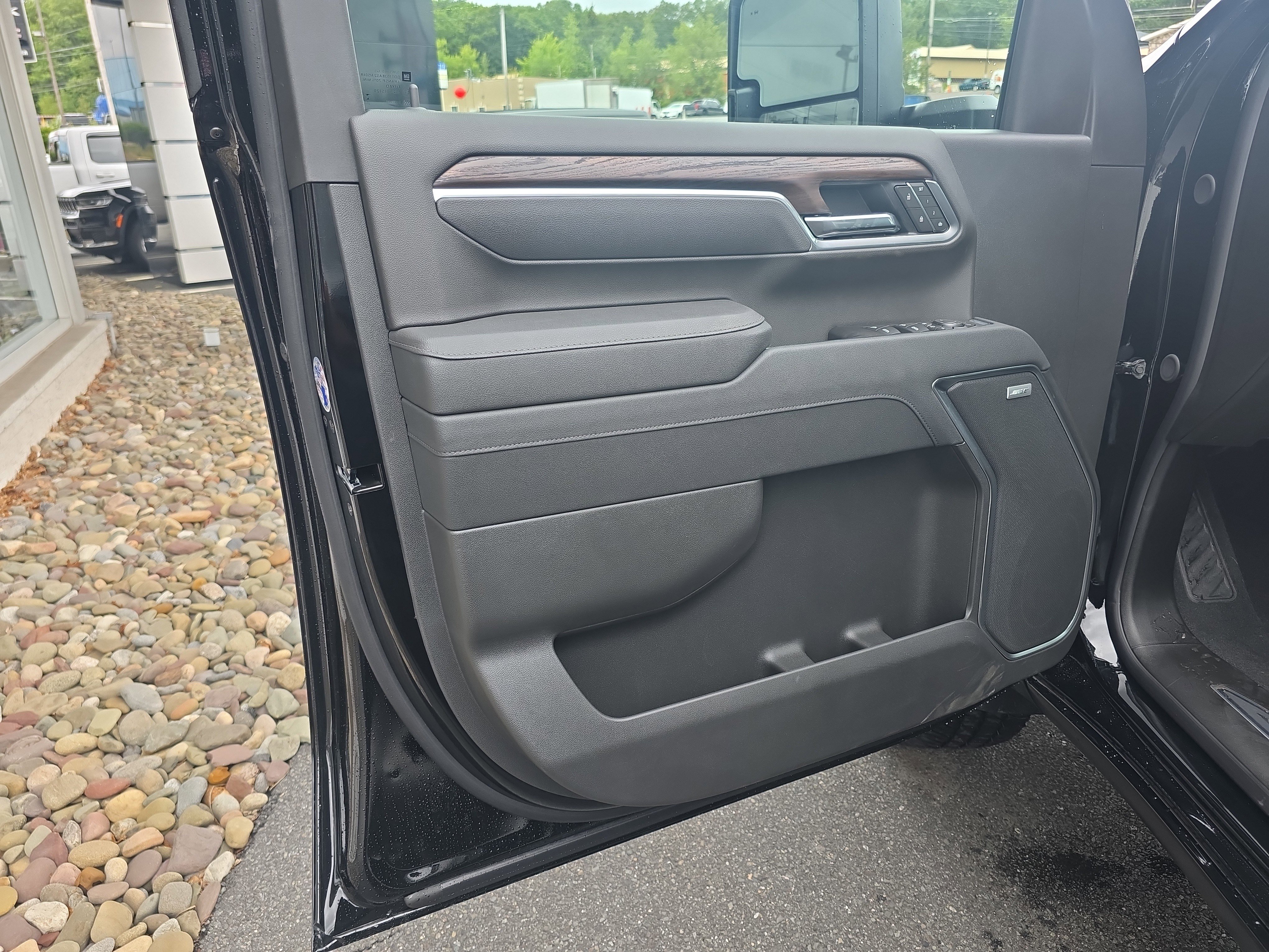 New 2025 GMC Sierra 2500 SLT w/ SLT Convenience Package AWD/4WD image 16