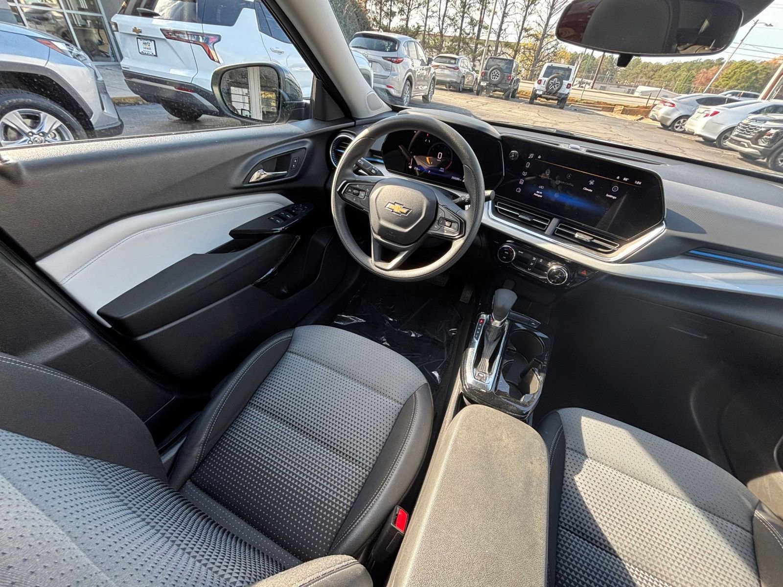 Used 2025 Chevrolet Trax LT image 33