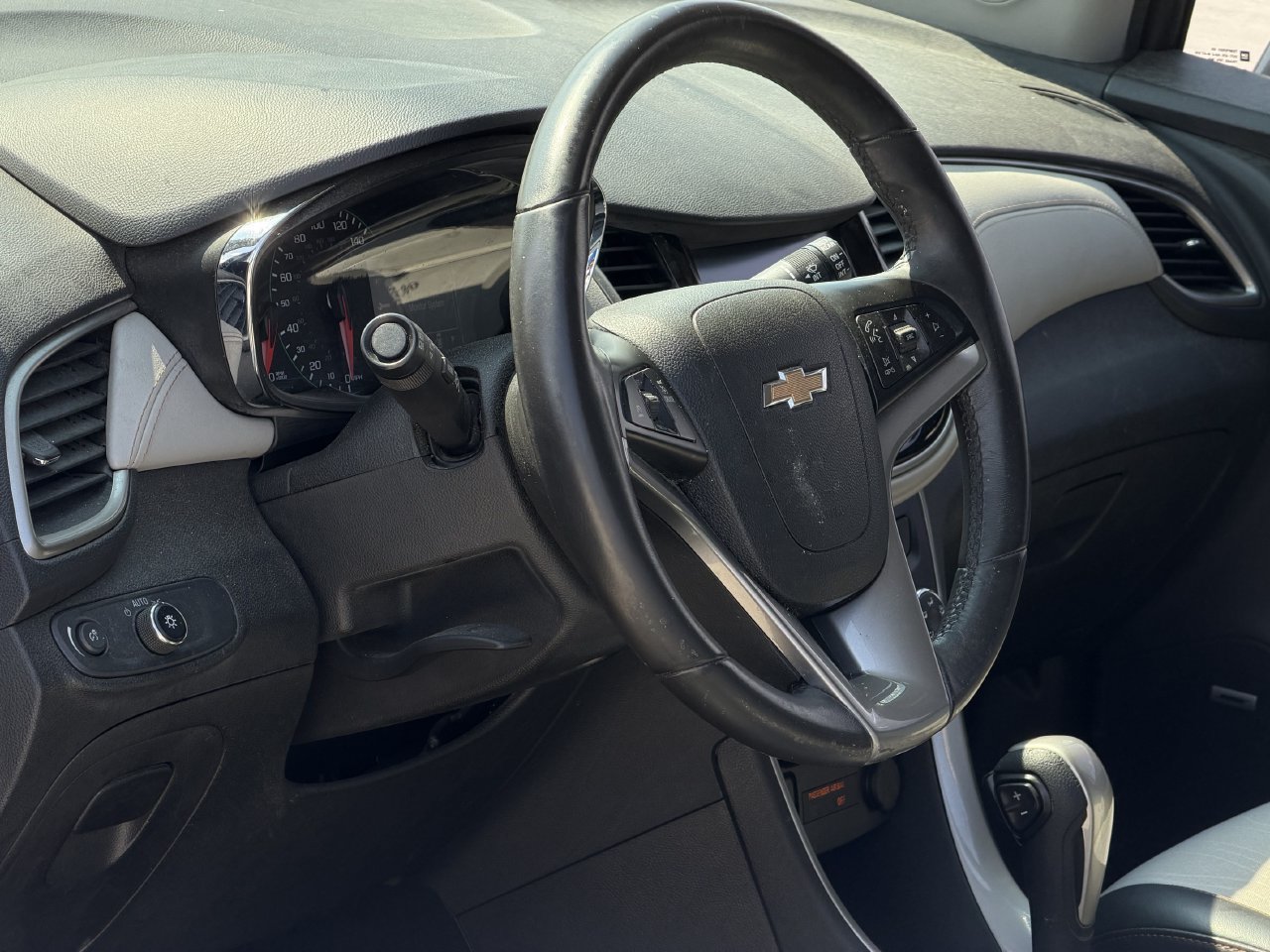 Used 2017 Chevrolet Trax LT w/ Sun & Sound Package FWD image 10