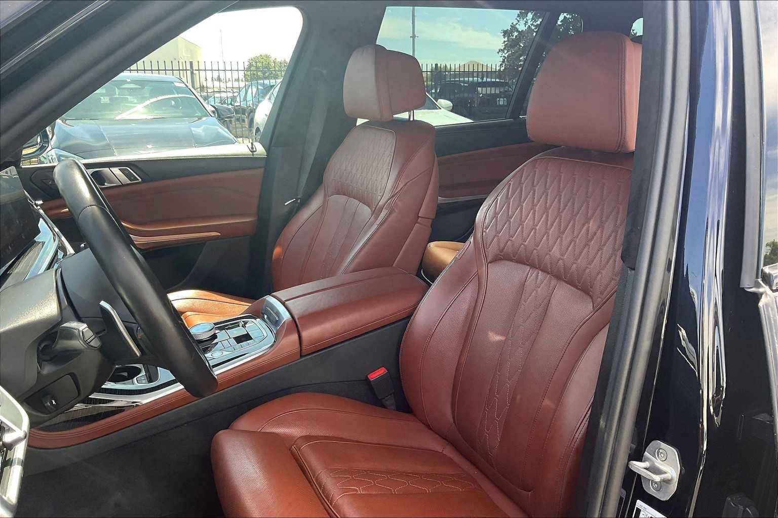 Used 2025 BMW X7 M60i image 28