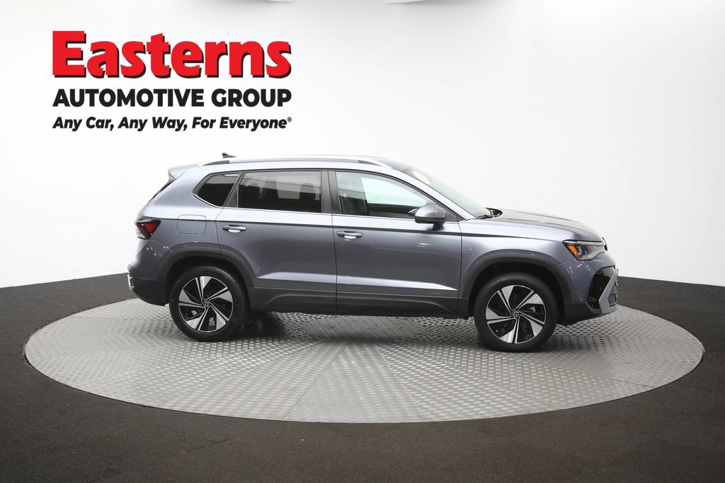 Used 2025 Volkswagen Taos SE AWD/4WD image 44
