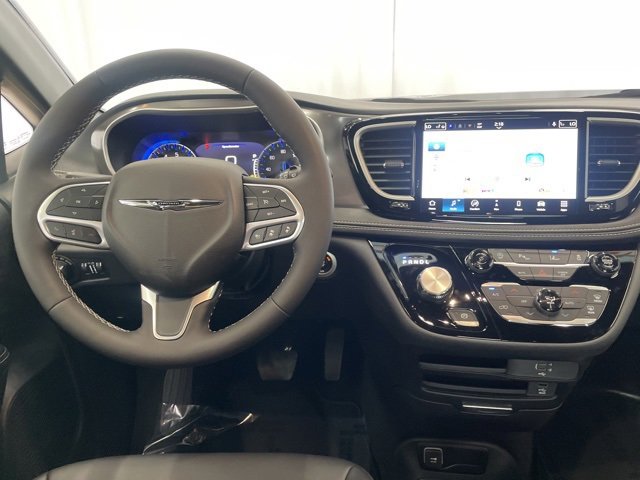 New 2026 Chrysler Pacifica Select image 9