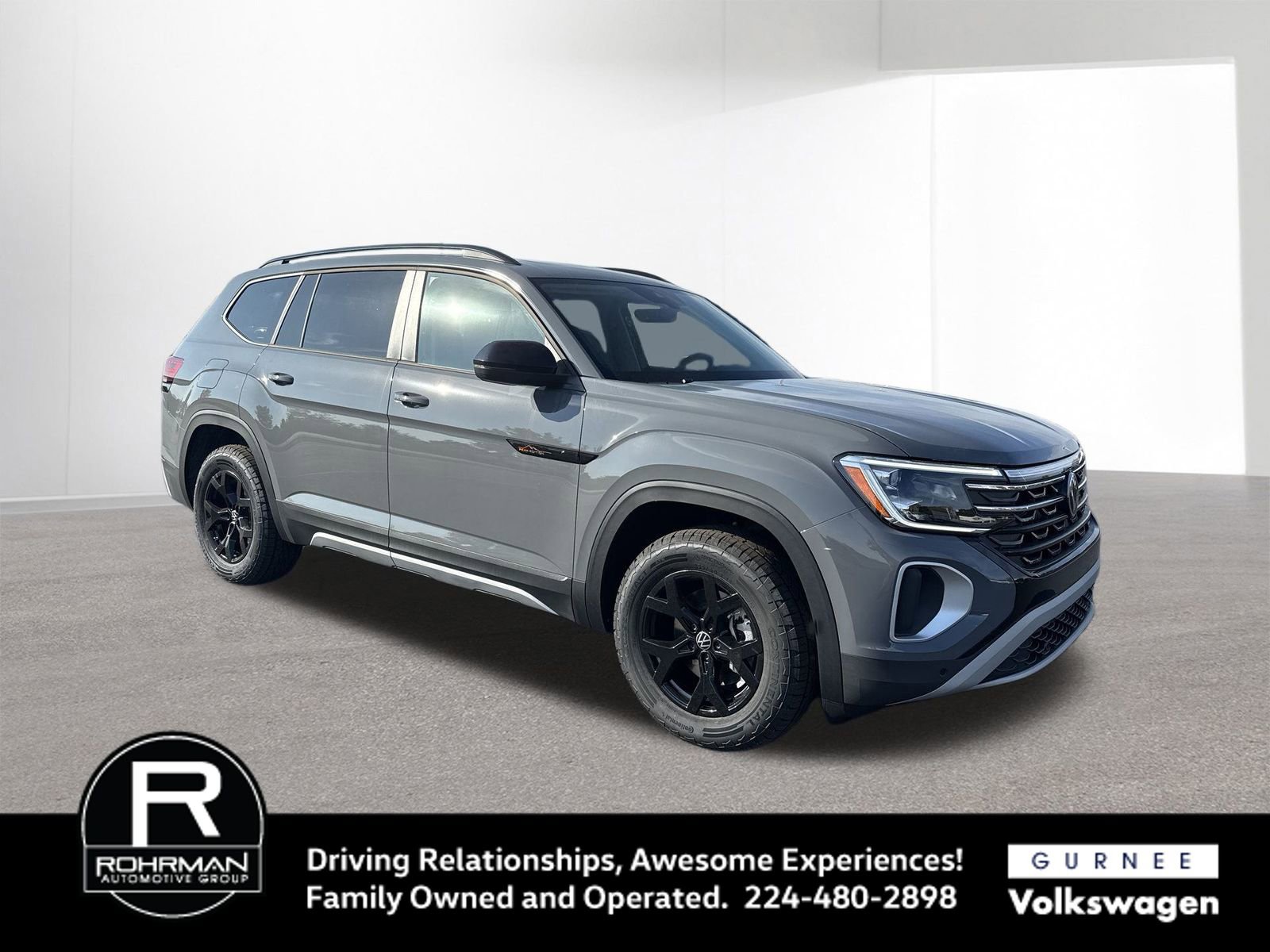 New 2025 Volkswagen Atlas Peak Edition SE image 2