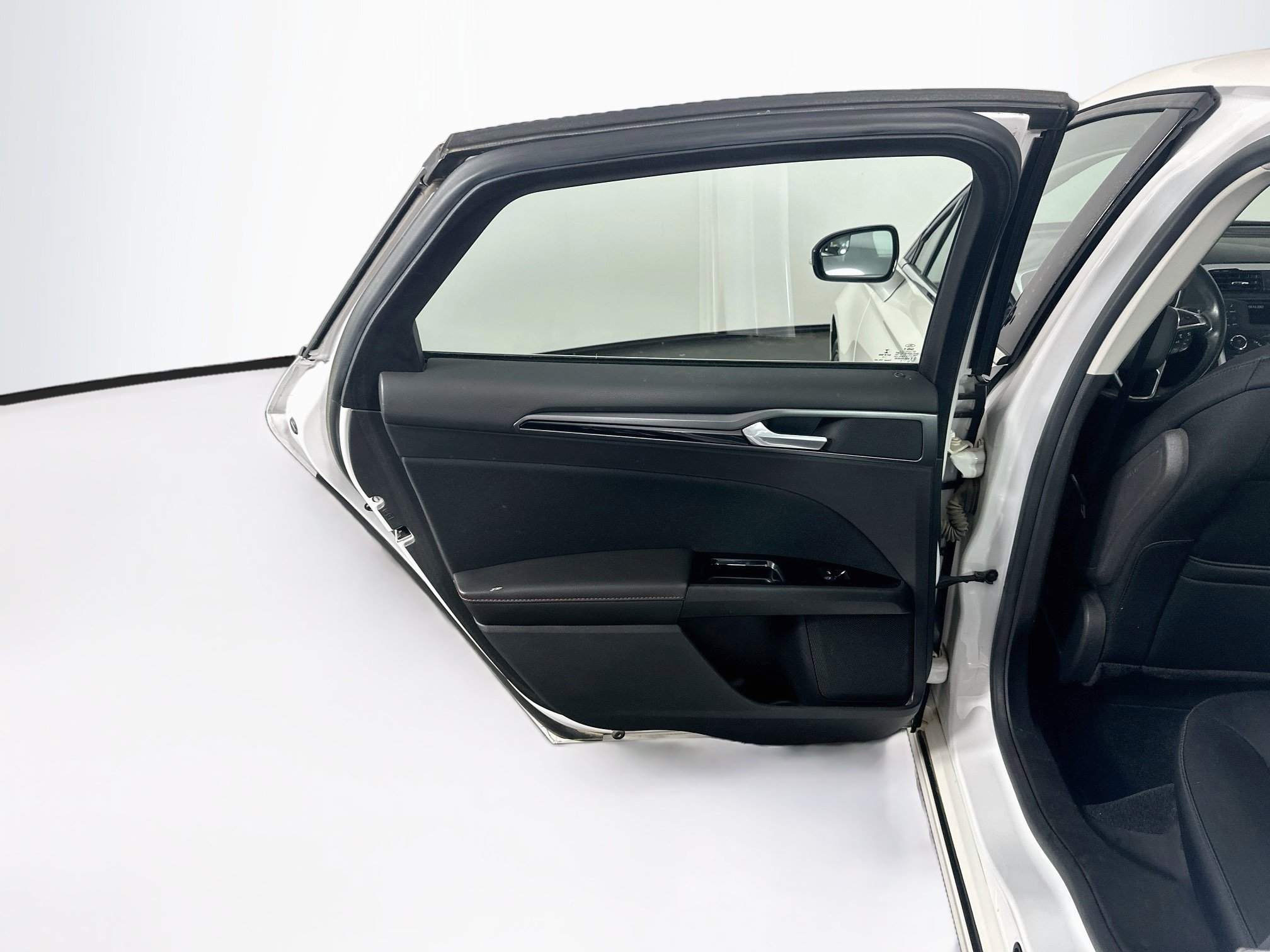 Used 2013 Ford Fusion SE FWD image 23