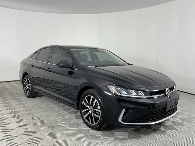 Used 2025 Volkswagen Jetta SE image 3