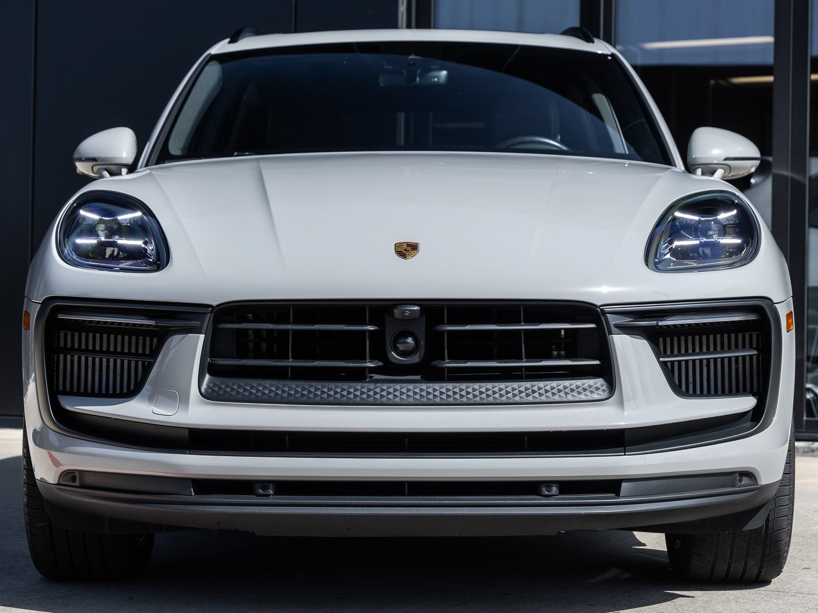 Certified 2024 Porsche Macan S AWD/4WD image 8