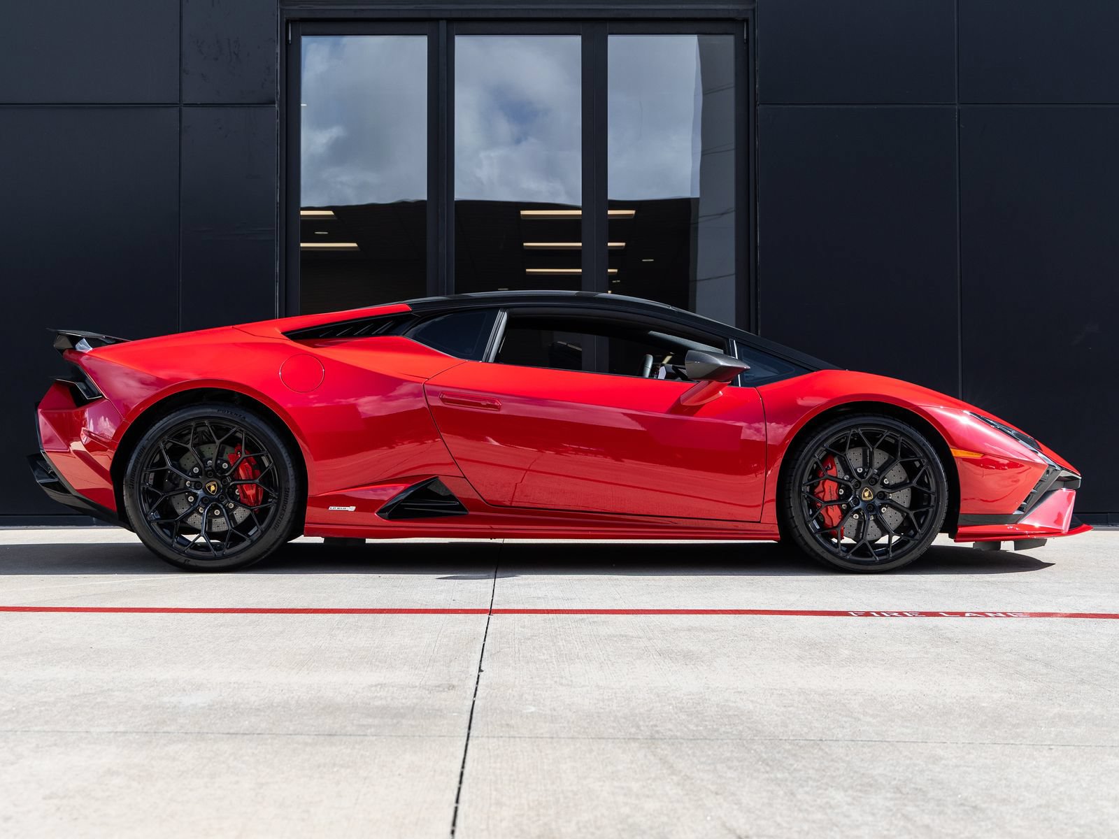 Used 2024 Lamborghini Huracan Tecnica RWD image 11
