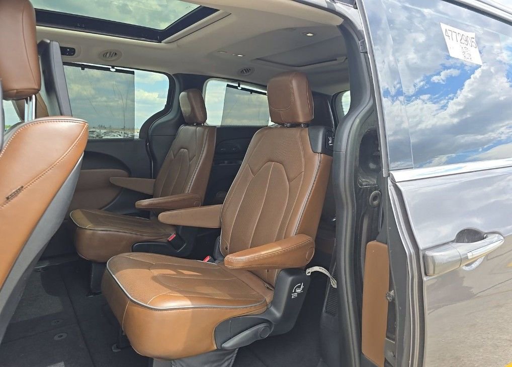 Used 2017 Chrysler Pacifica Limited FWD image 5