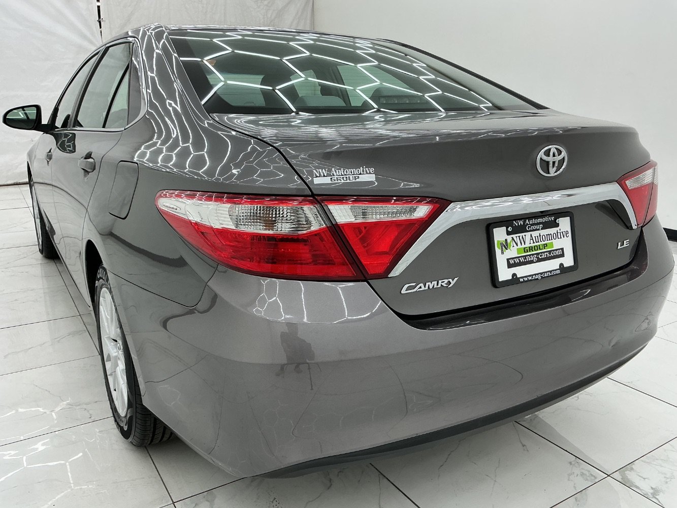 Used 2016 Toyota Camry LE FWD image 9