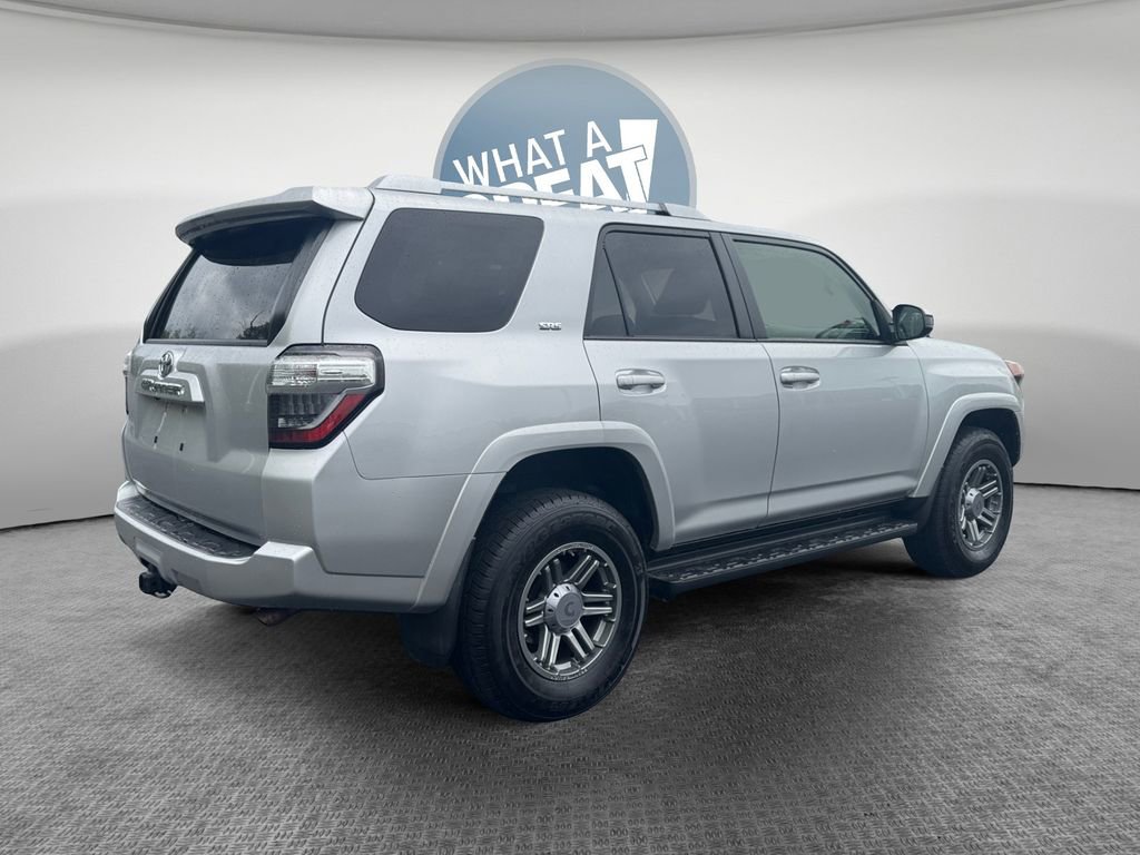 Used 2018 Toyota 4Runner SR5 AWD/4WD image 3