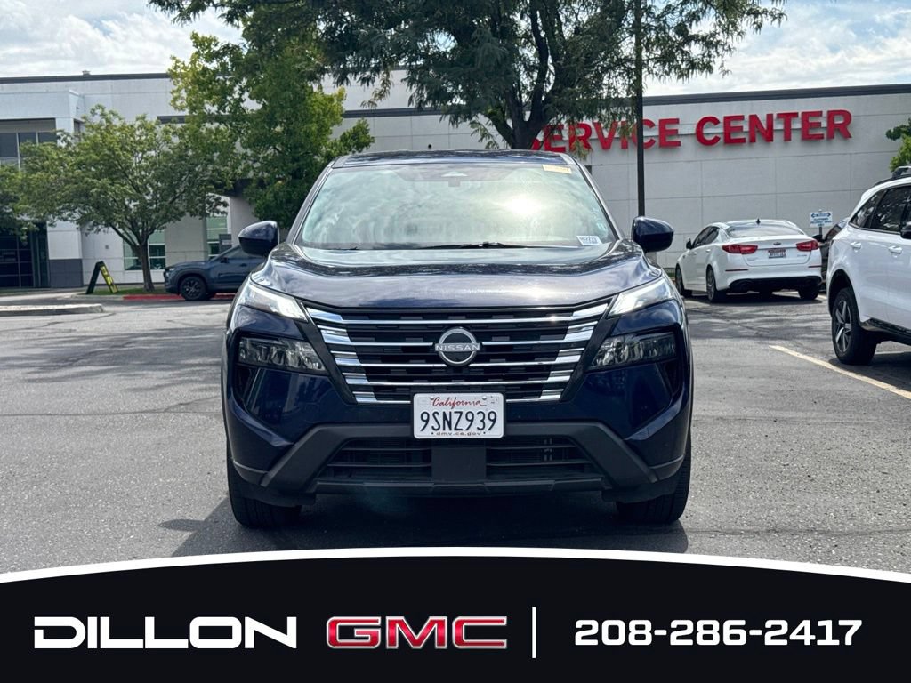 Used 2025 Nissan Rogue SV AWD/4WD image 2