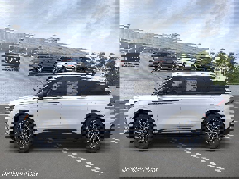 New 2026 Lincoln Nautilus Premier AWD/4WD image 3