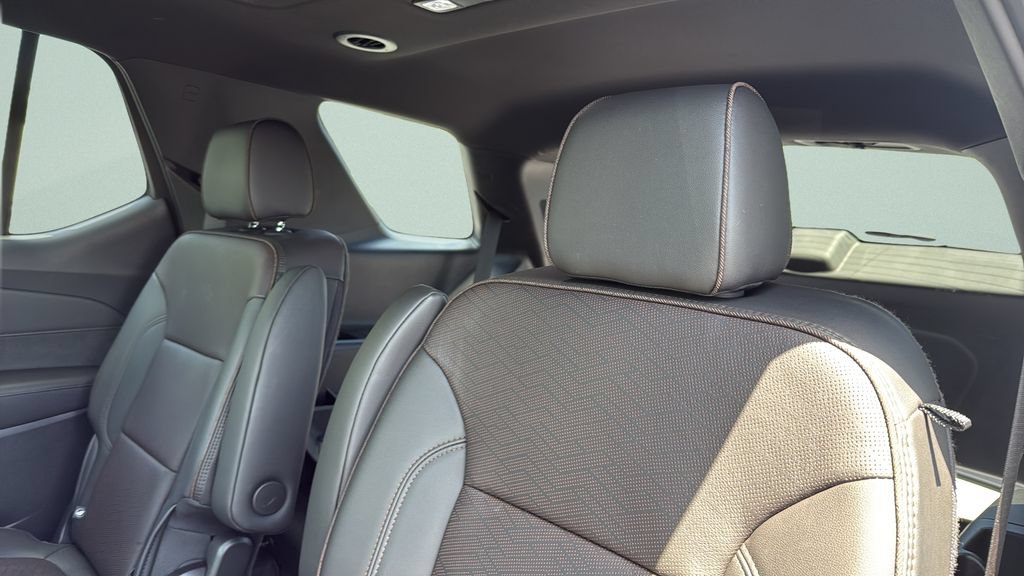 Used 2023 Chevrolet Traverse High Country FWD image 10