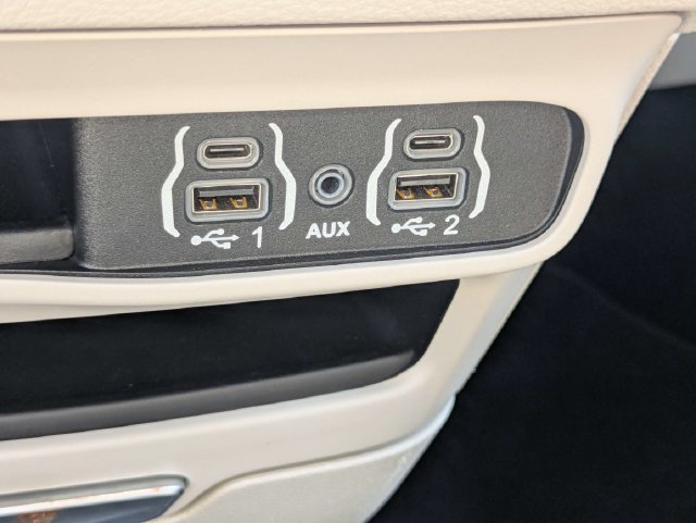 Used 2024 Chrysler Pacifica Touring-L FWD image 24