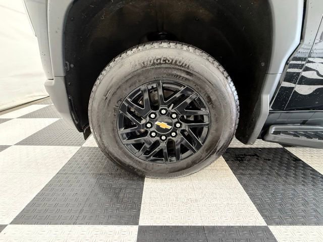 Used 2025 Chevrolet Silverado EV LT AWD/4WD image 12