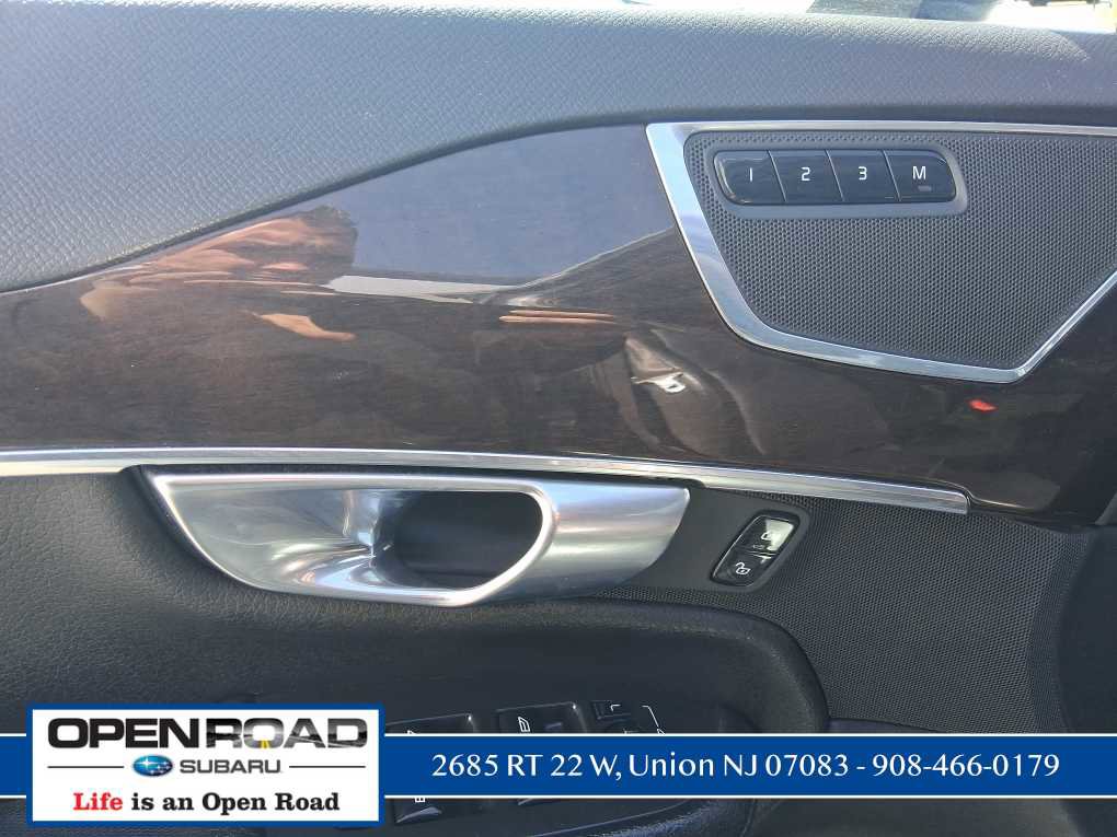 Used 2016 Volvo XC90 T6 Momentum image 16