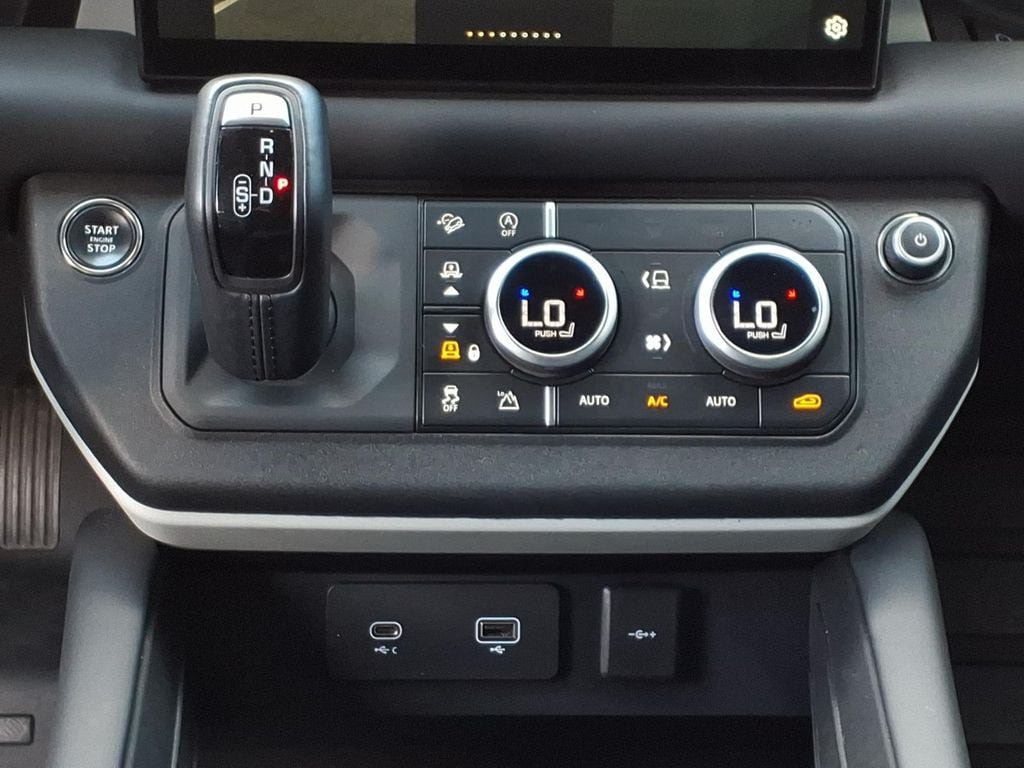 Certified 2023 Land Rover Defender 130 X-Dynamic SE AWD/4WD image 20