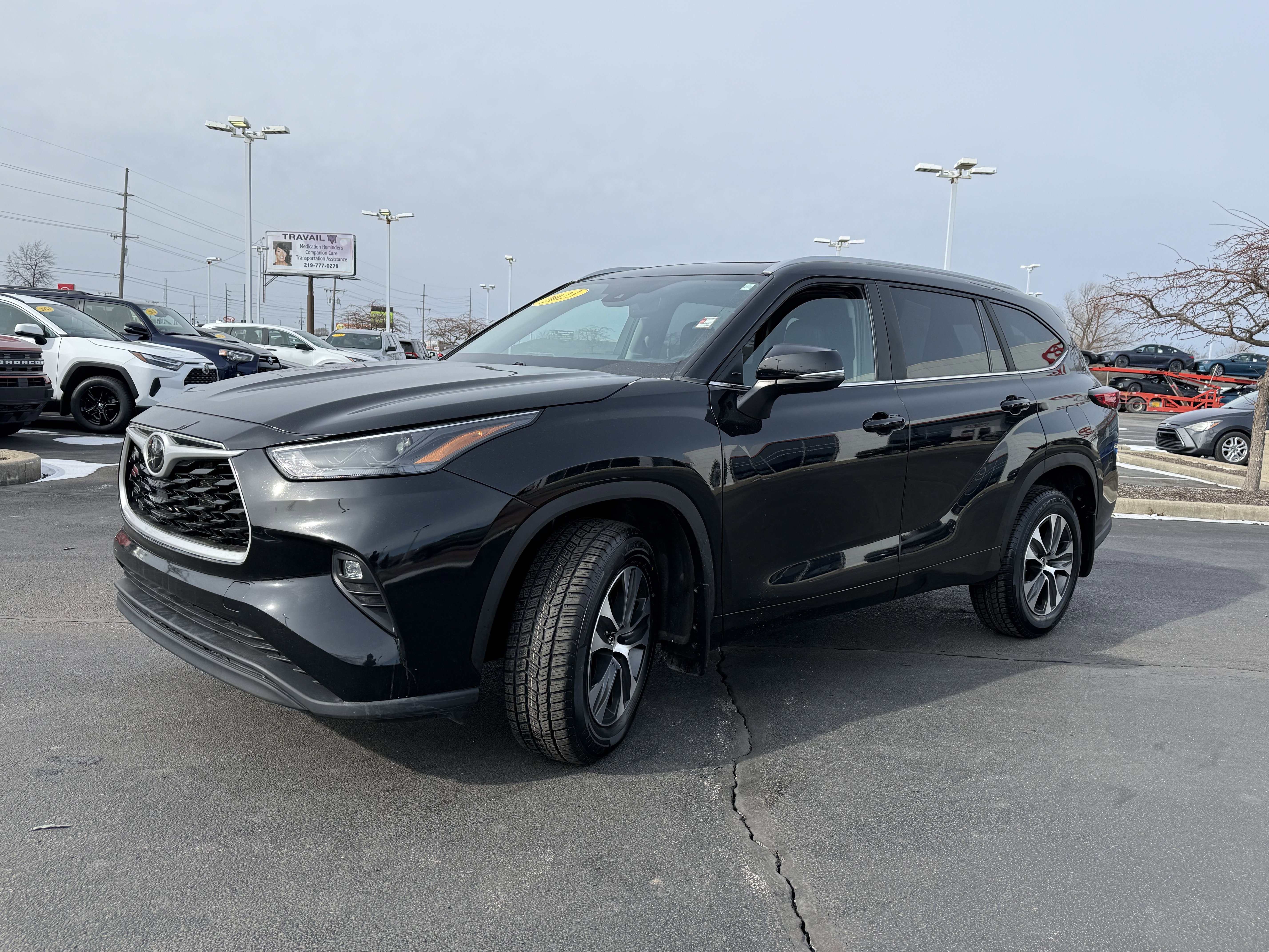 Used 2023 Toyota Highlander XLE image 4