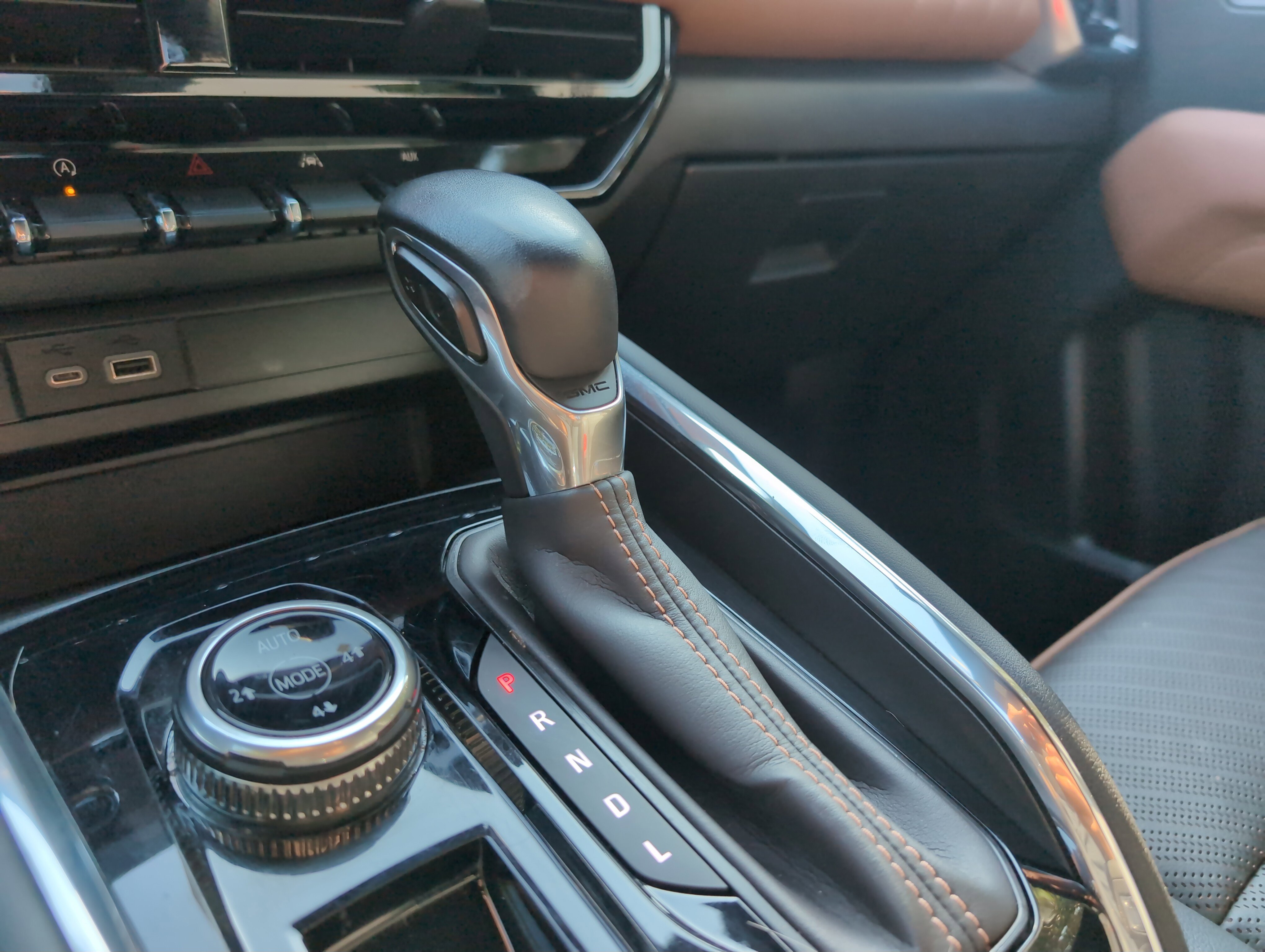 Used 2024 GMC Canyon AT4 w/ AT4 Premium Package AWD/4WD image 24