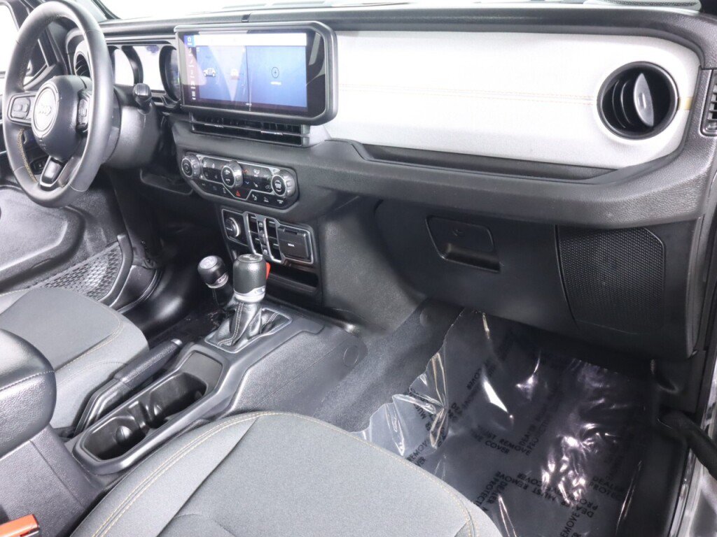 Used 2024 Jeep Wrangler Unlimited w/ Convenience Group AWD/4WD image 46