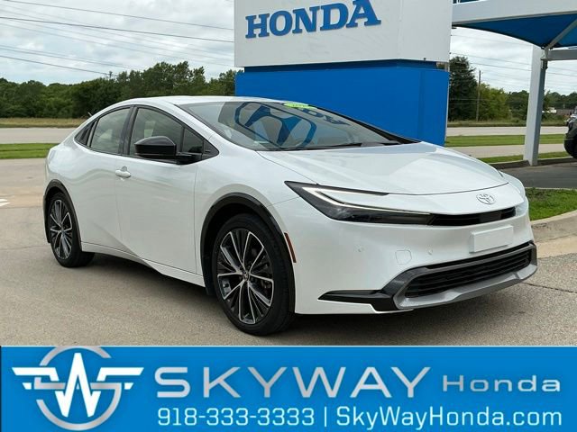 Used 2023 Toyota Prius XLE FWD image 1