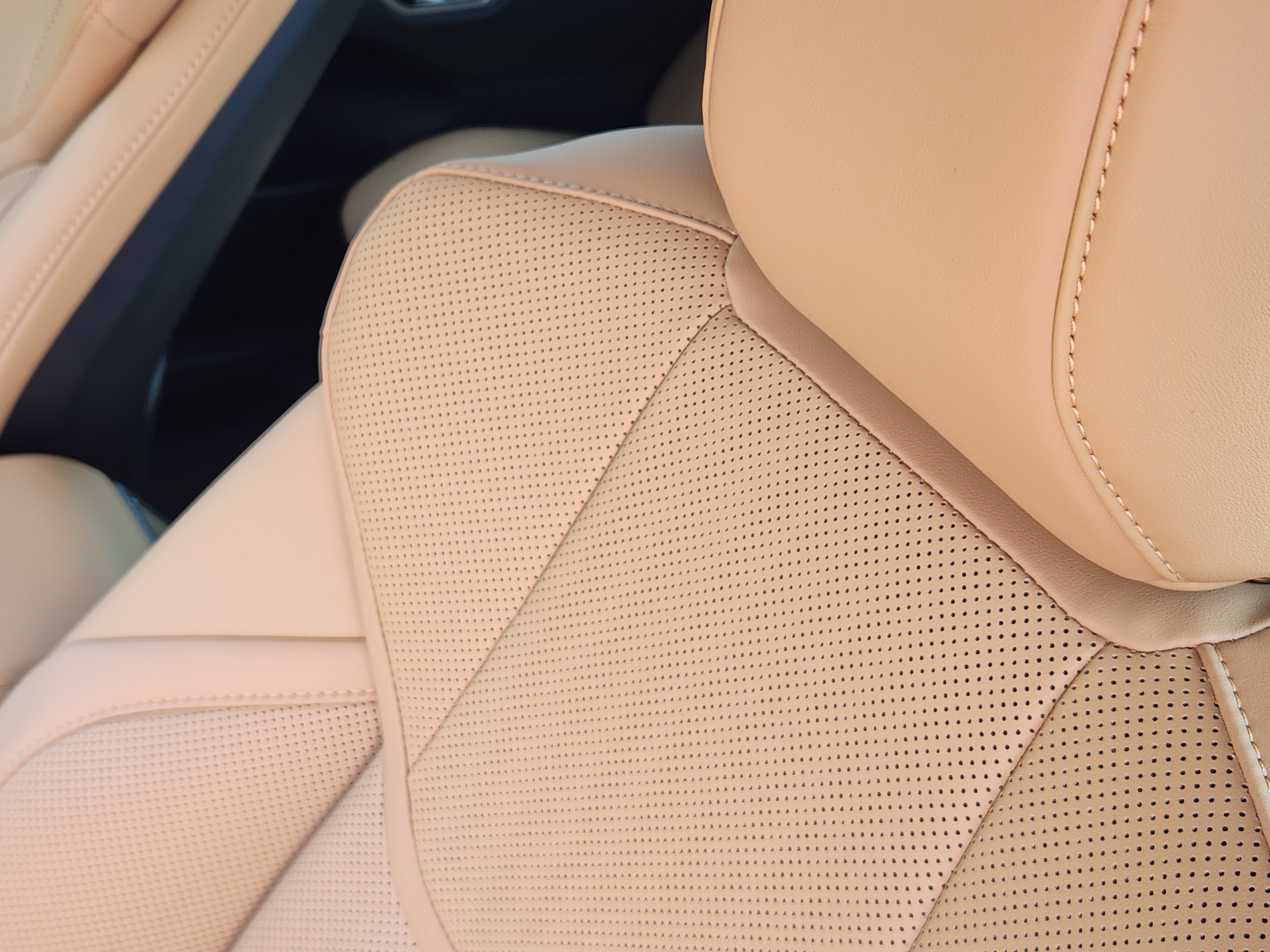 New 2026 Lexus ES 350e FWD image 13
