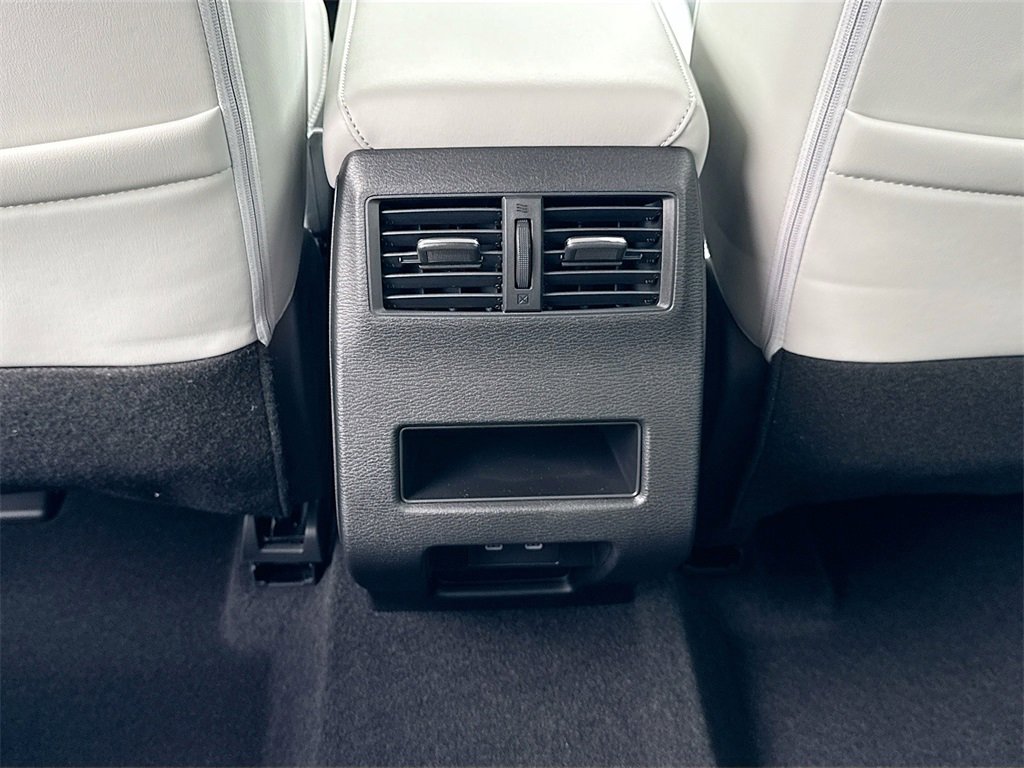 New 2025 Mitsubishi Outlander SE image 27