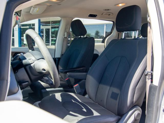 Used 2018 Chrysler Pacifica L FWD image 7