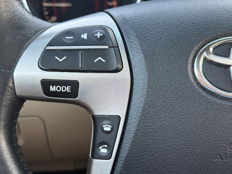 Used 2012 Toyota Highlander Limited w/ Tow Pkg AWD/4WD image 17