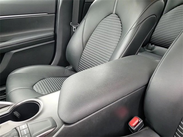 Used 2024 Toyota Camry SE image 19