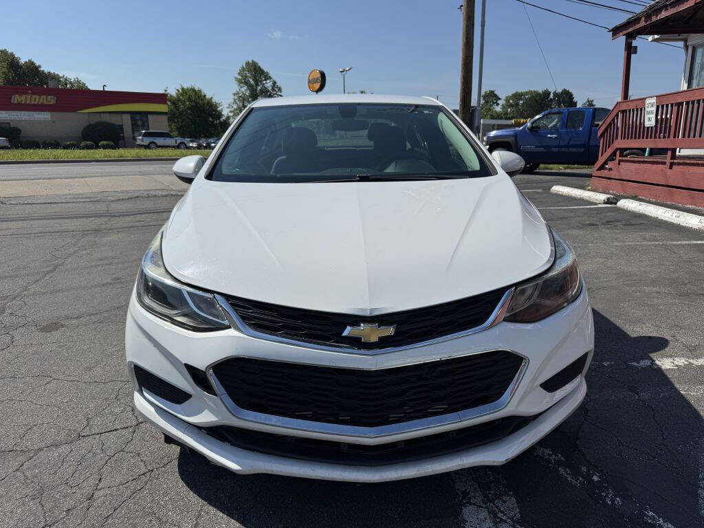 Used 2017 Chevrolet Cruze LT w/ Convenience Package image 2
