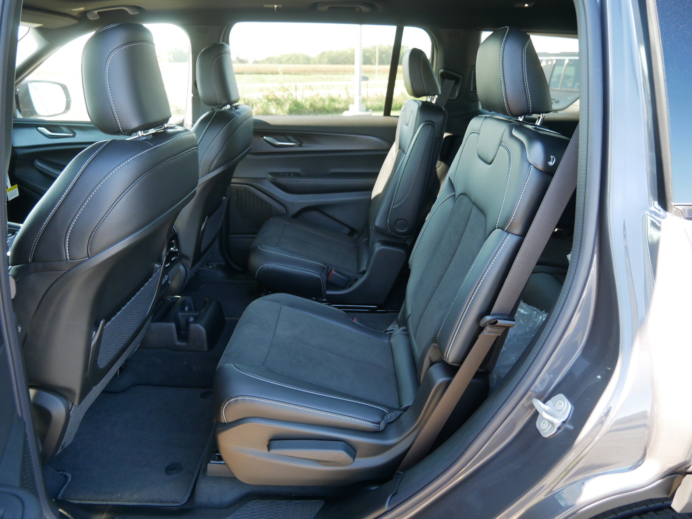 New 2025 Jeep Grand Cherokee L Altitude image 8