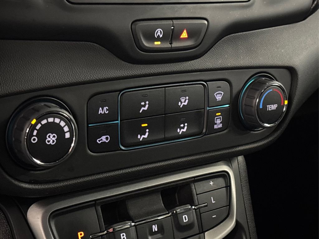 Used 2024 GMC Terrain SLE image 25