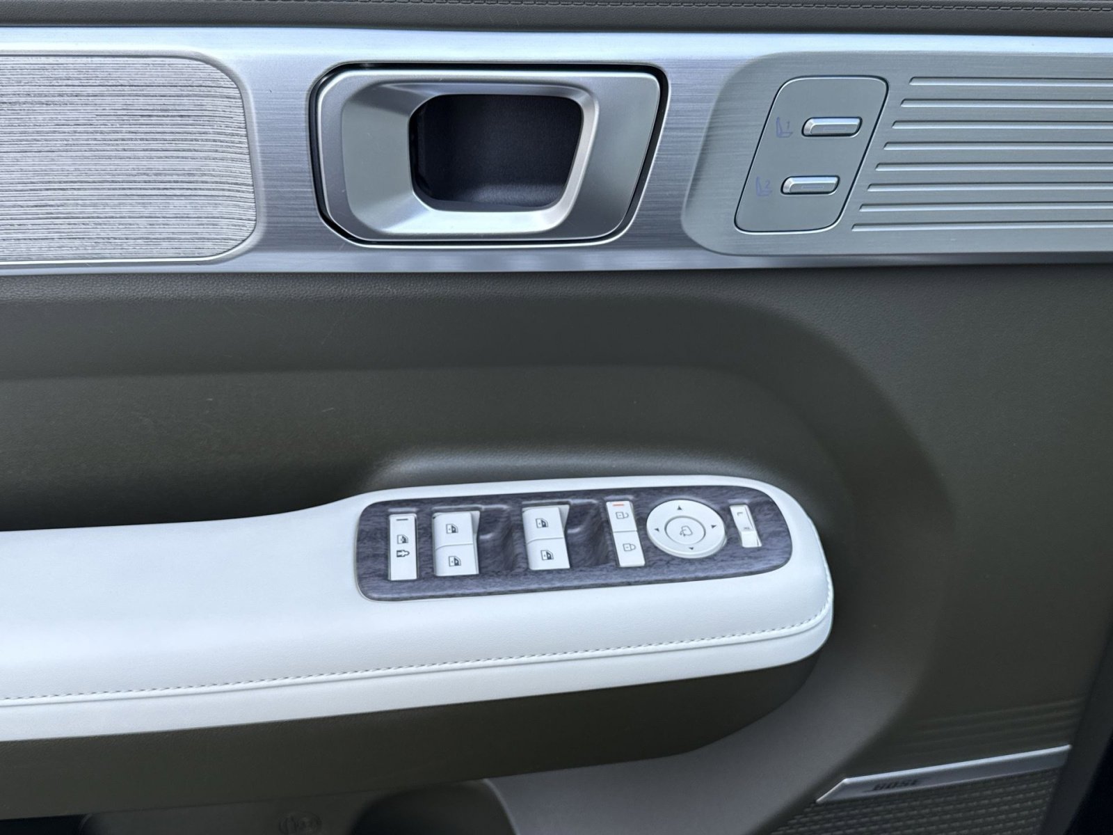 Used 2025 Hyundai Santa Fe Calligraphy image 15