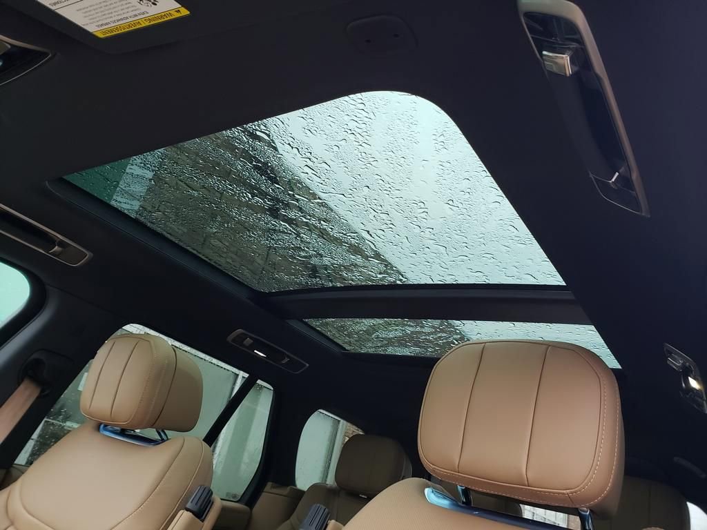 New 2025 Land Rover Range Rover SE image 18