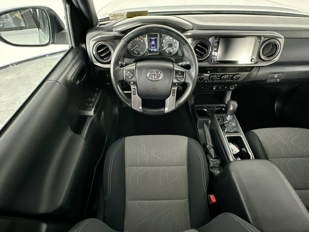 Used 2022 Toyota Tacoma TRD Off-Road AWD/4WD image 9
