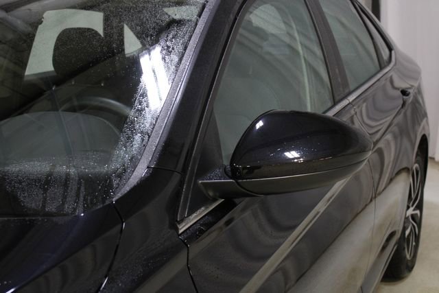 Used 2025 Volkswagen Jetta SE w/ Sunroof Package image 38