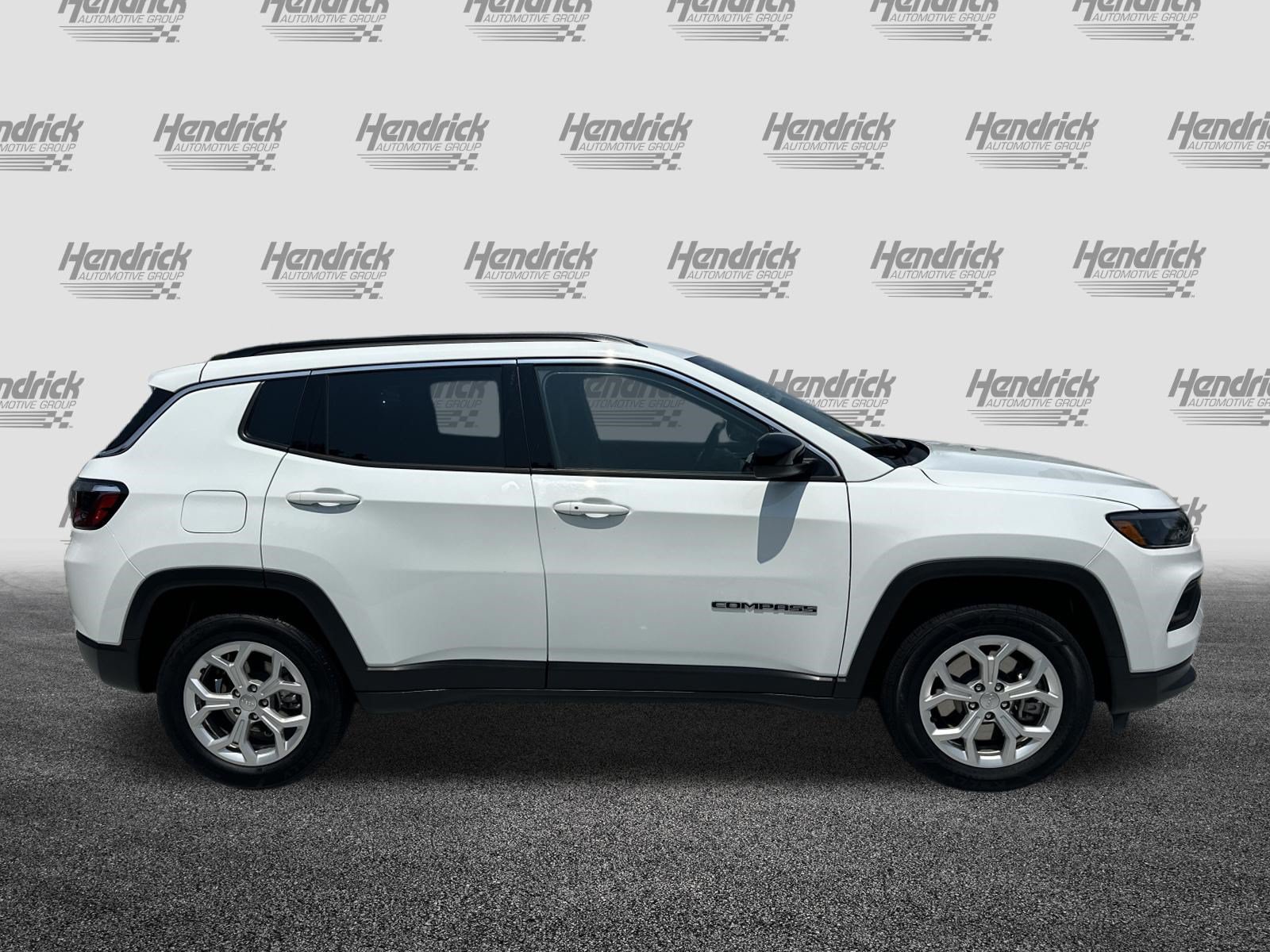 Used 2024 Jeep Compass Latitude AWD/4WD image 11
