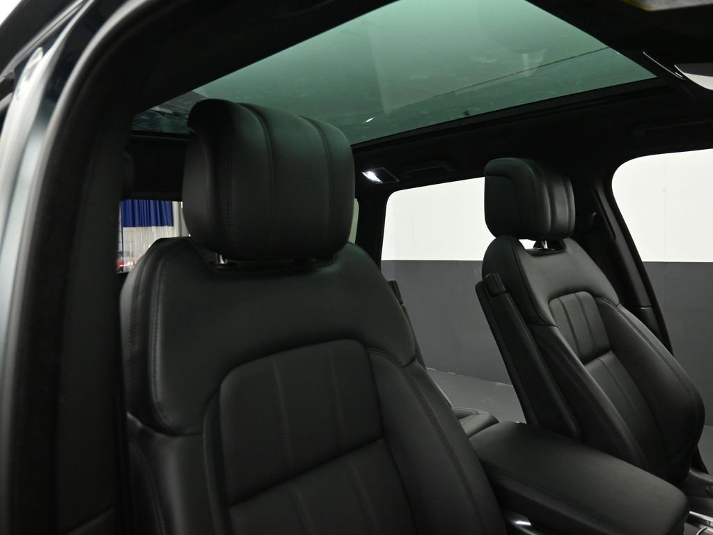 Used 2020 Land Rover Range Rover Sport HSE image 32