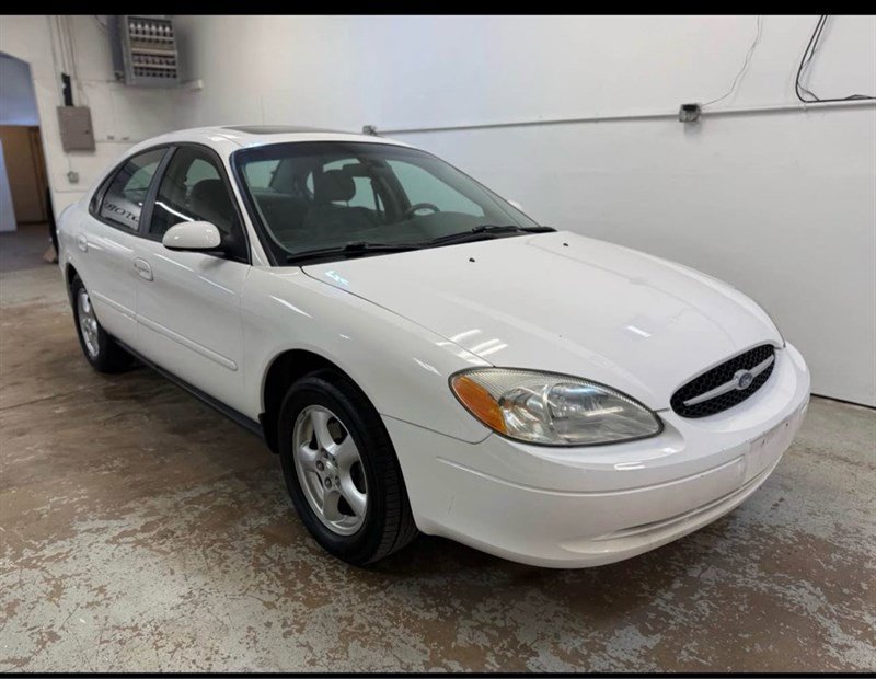 Used 2002 Ford Taurus SES FWD image 2