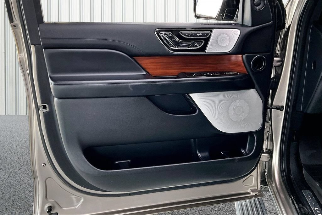 Used 2019 Lincoln Navigator Reserve AWD/4WD image 20