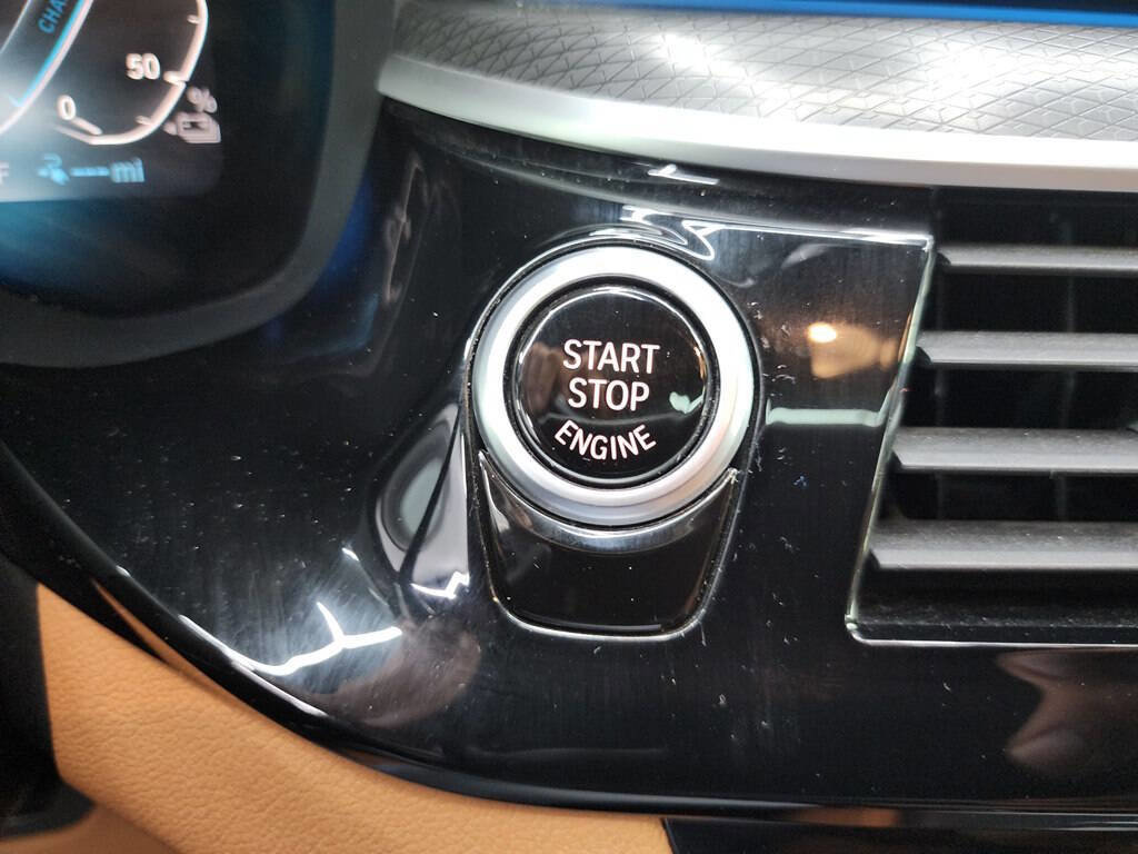 Used 2023 BMW 530e w/ M Sport Package image 26